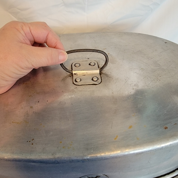 VINTAGE Aluminum Unbranded Roasting Pan Dutch Oven Vented With Lid - Picture 15 of 15